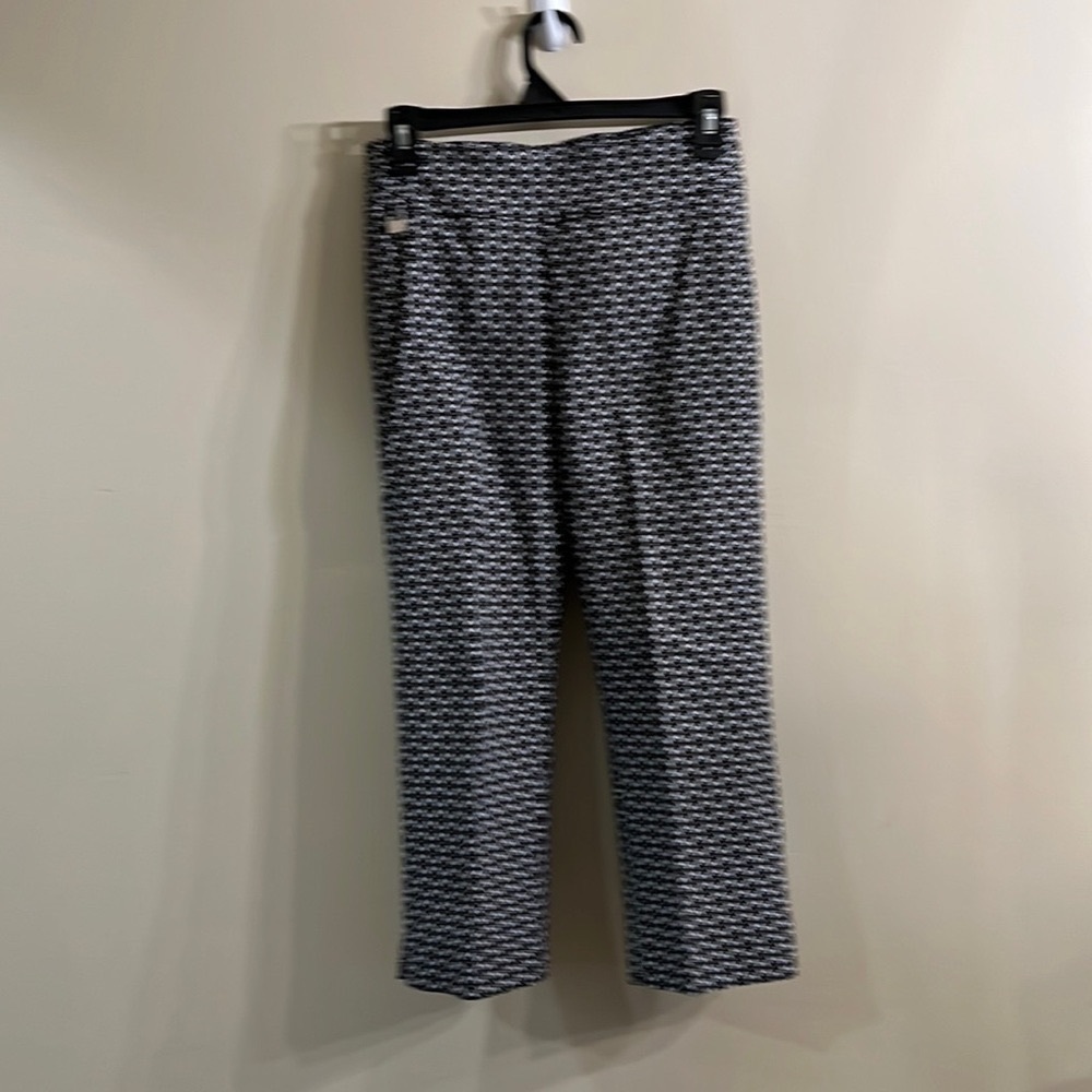 Peck& Peck black & white print Capri pants , stretchy, size 12P NWOT